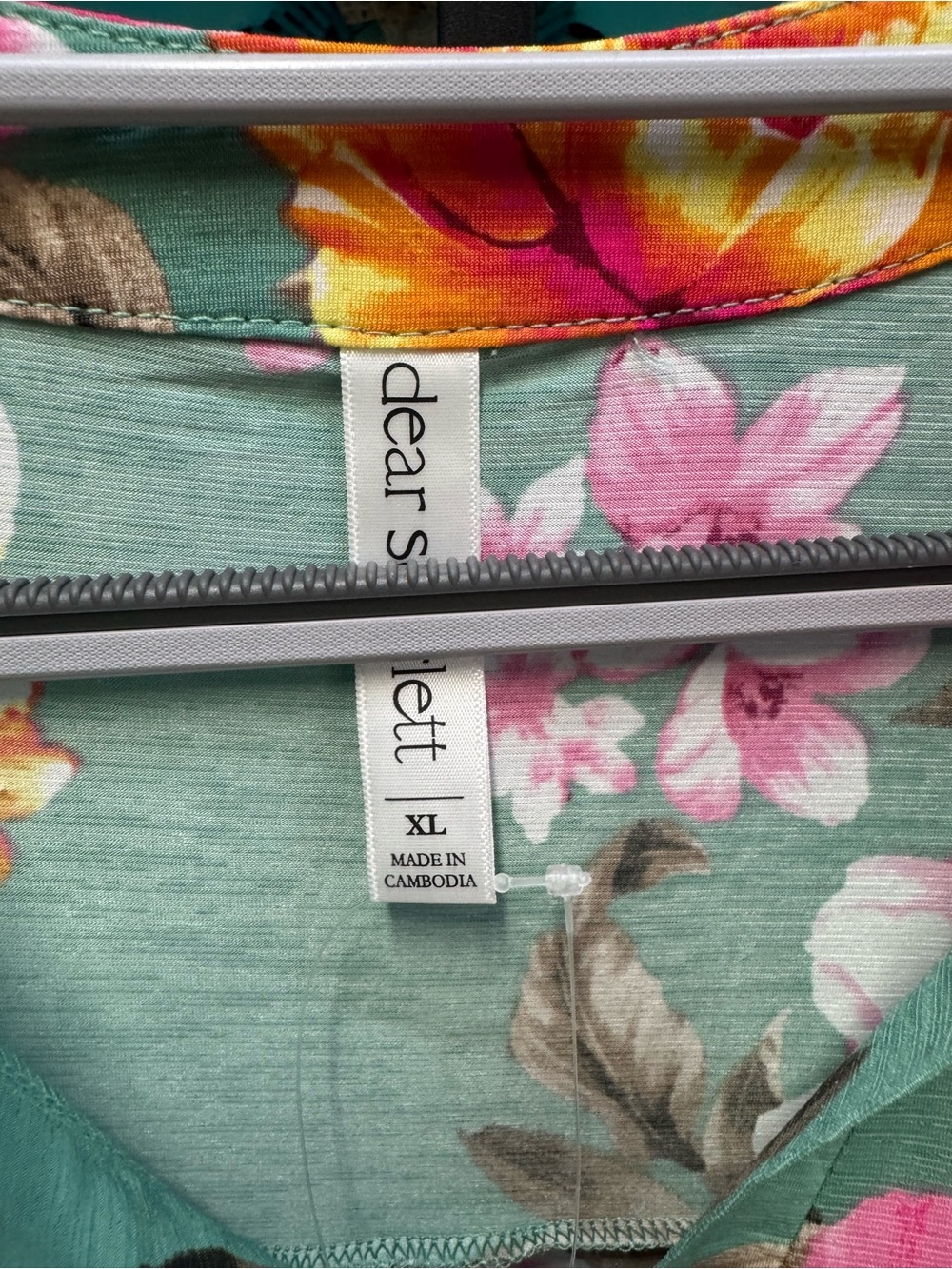 Dear Scarlett Floral Scoop Neck Blouse - Mint Green - Picture 2 of 4